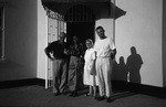 Zambia 1997- davanti all'ospedale con Suor Egidia, fondatrice e direttrice dell'ospedale