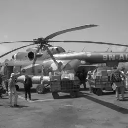 shigatse 2004, trasferimento dal nepal alla frontiera tibetana con un vecchio elicottero sikorsky